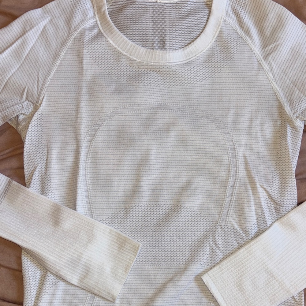 lululemon athletica White Long-Sleeve Slim Performance Tee - Picture 6 of 10